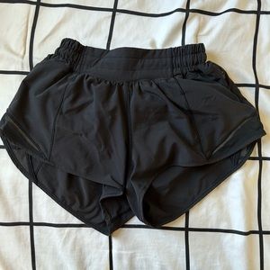 Lululemon Hotty Hot Shorts 2.5 Inch Size 2 Low Rise